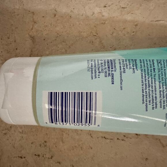 Clean & Clear Deep Action Exfoliating Facial Scrub Exfoliator Face wash 5 Oz 3pk - Picture 4 of 7